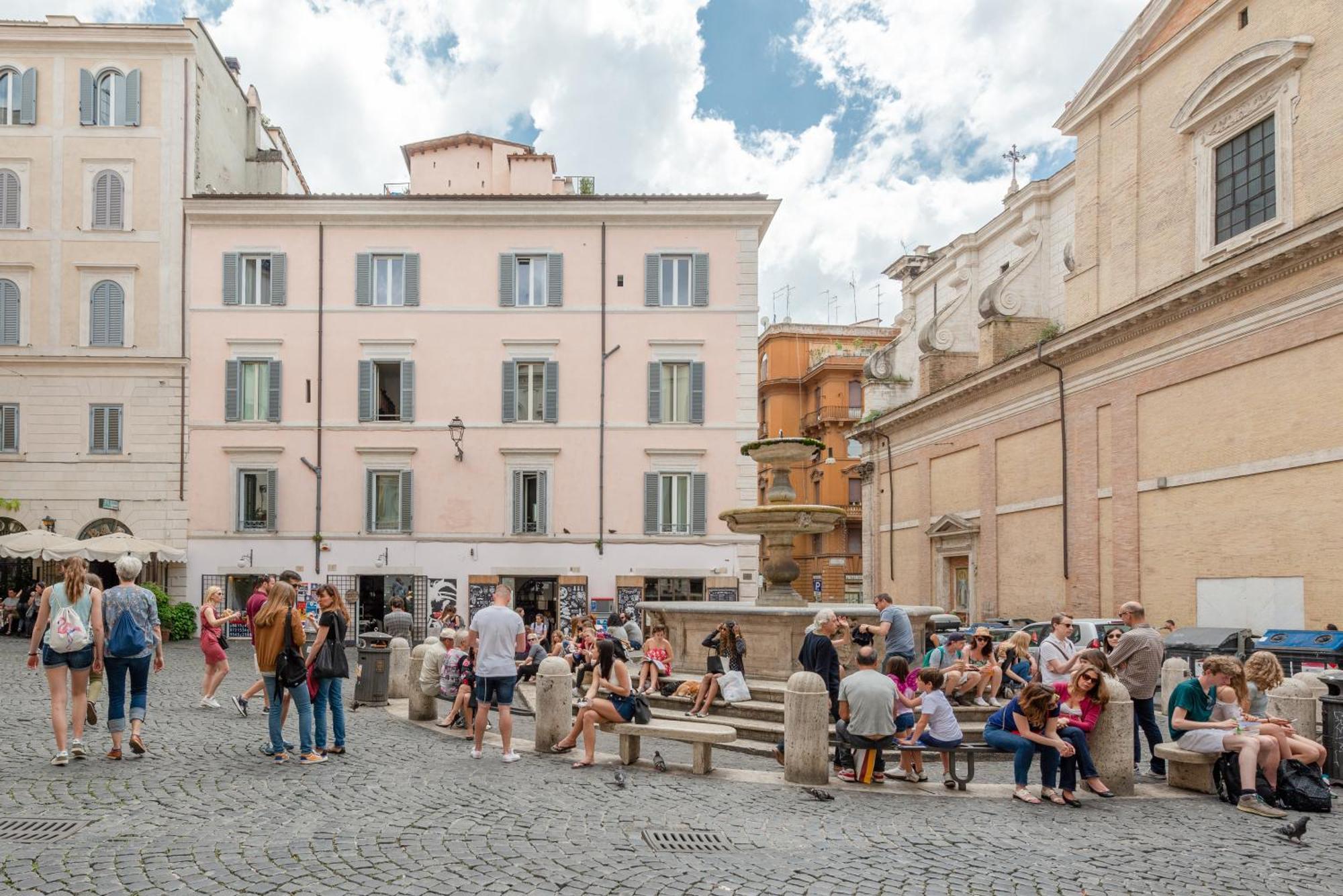 Piazzetta De' Monti 3*